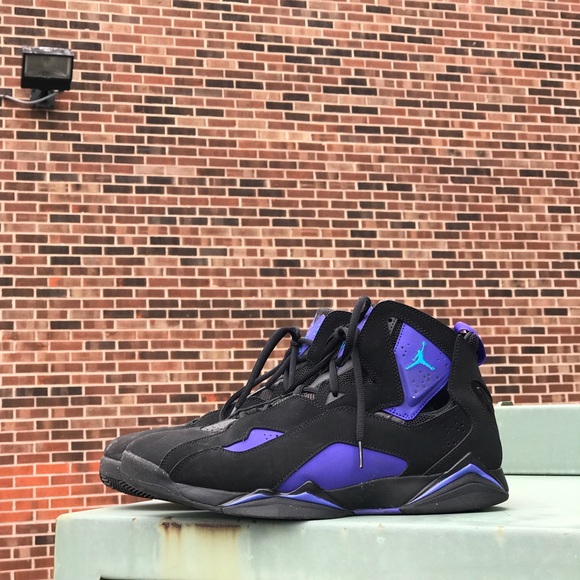 Jordan True Flight Black Grapes Retro 7 